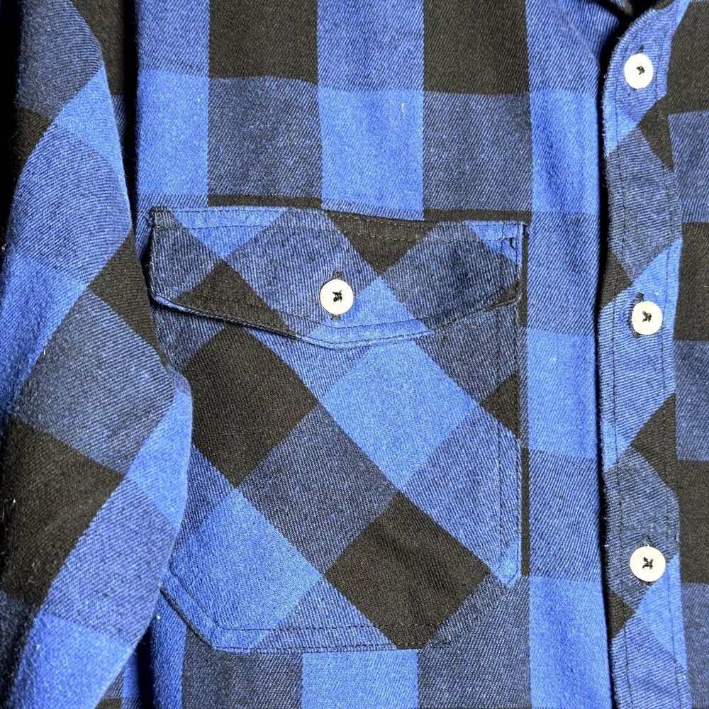 Design in Italy Men's Medium Blue & Black Plaid Flannel Button-Up Shirt‎ Outdoor - Picture 3 of 9